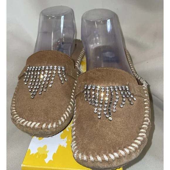 Yellow Box Women’s 9M Hubba Brown Leather Moccasin Style Flats Rhinestones FLAW - Picture 1 of 11
